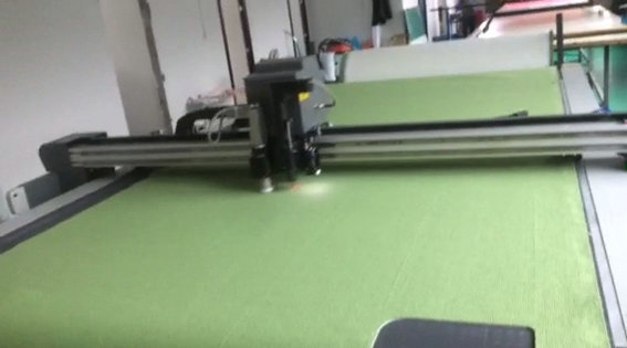 地毯高速精准裁剪